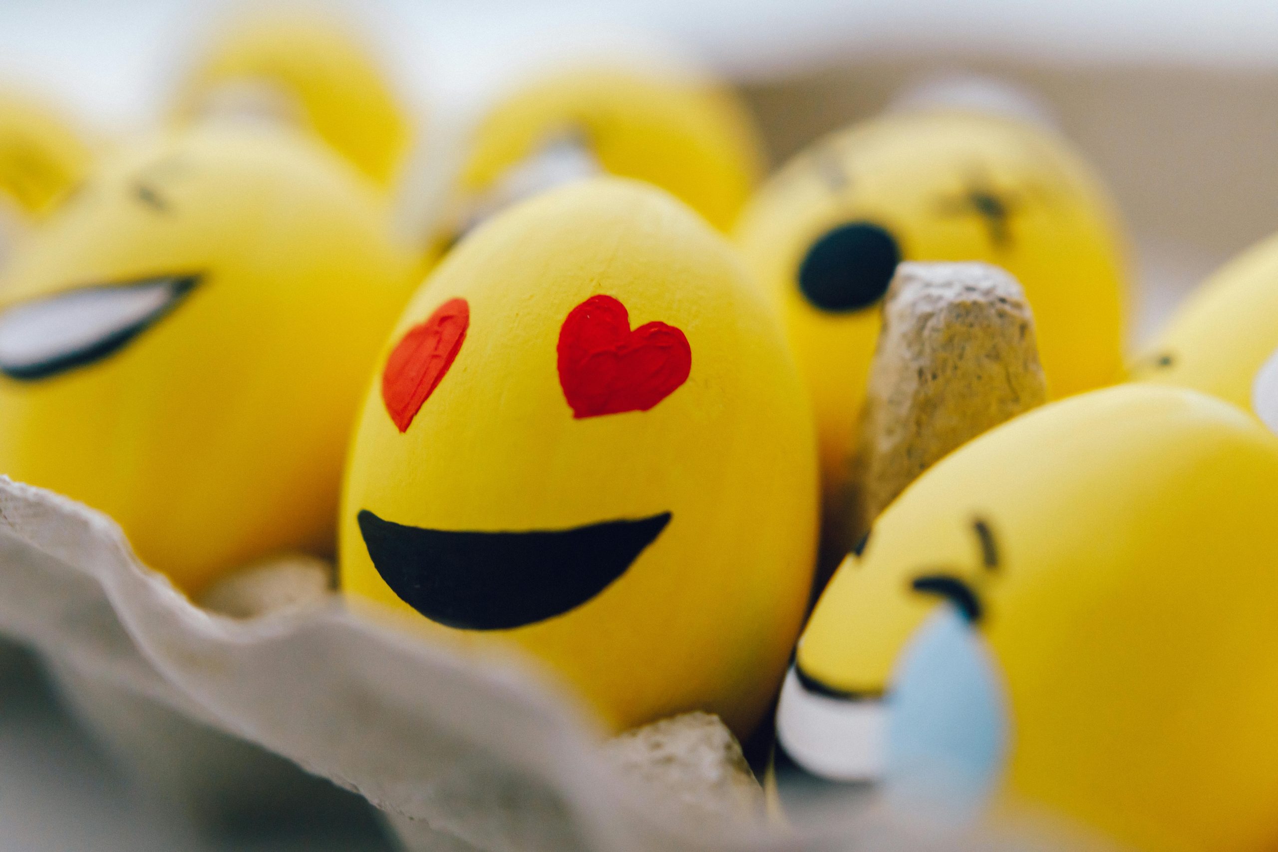 Ilustrasi emoji love putih